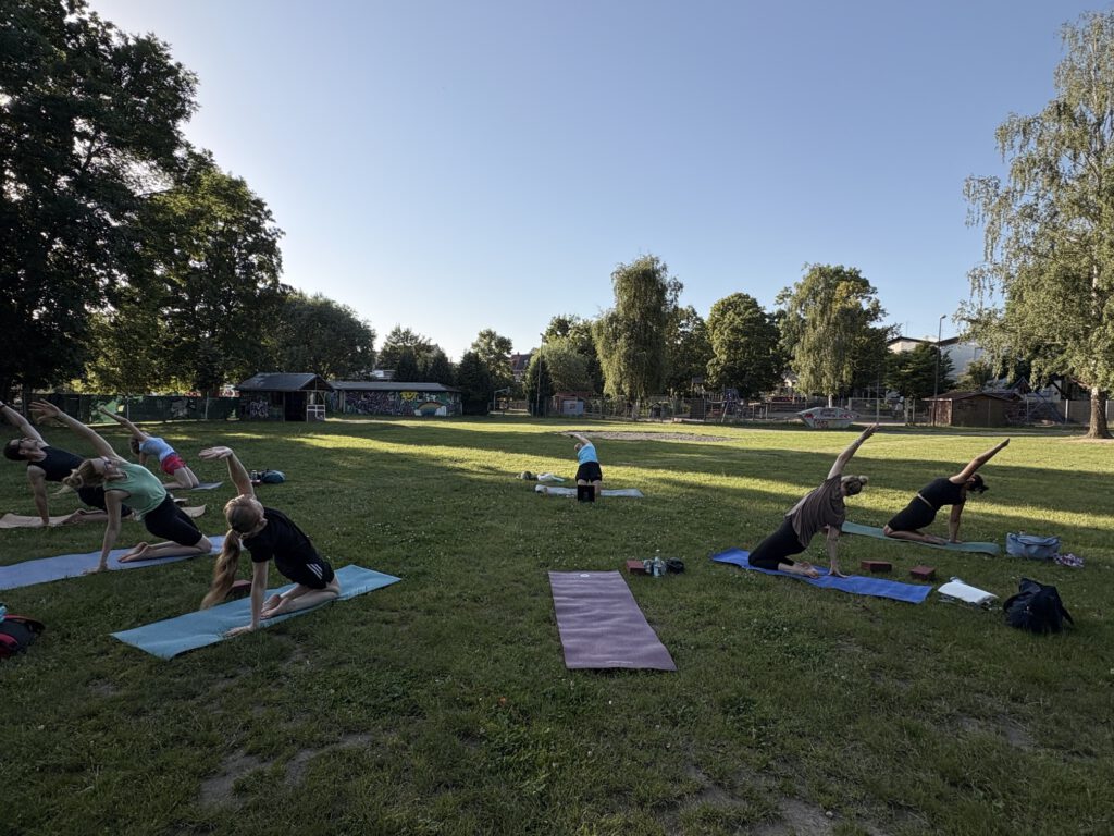 Yoga auf der Festwiese Taucha